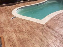 pavimento stampato roma effetto legno per bordo piscina